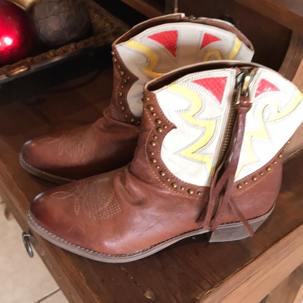 Sam Edelman booties. Very cute. Size 10.